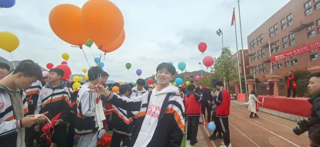 普安县第二中学(思源学校)2026届中考百日冲刺誓师大会圆满举行 第31张