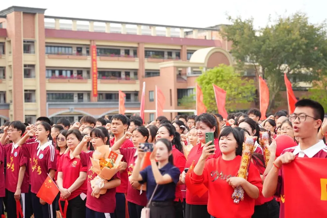 百日冲刺,圆梦中考 | 华胜实验学校2026届中考百日誓师大会圆满结束 第63张 百日冲刺,圆梦中考 | 华胜实验学校2026届中考百日誓师大会圆满结束 第63张