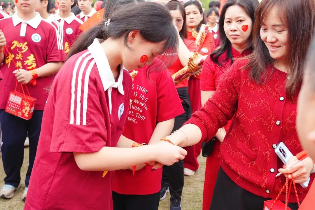 百日冲刺,圆梦中考 | 华胜实验学校2026届中考百日誓师大会圆满结束 第71张 百日冲刺,圆梦中考 | 华胜实验学校2026届中考百日誓师大会圆满结束 第71张