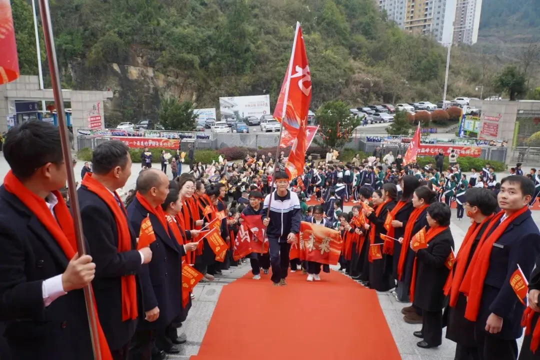 燃!铜仁天立中考百日誓师大会:以笔为刃,以梦为马,顶峰相见! 第18张