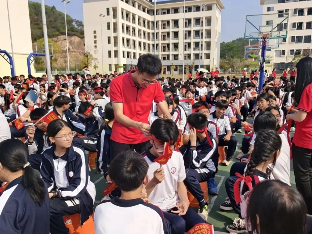 百日逐梦 决胜中考——博罗县龙溪第二中学隆重举行2026届中考冲刺动员大会 第36张 百日逐梦 决胜中考——博罗县龙溪第二中学隆重举行2026届中考冲刺动员大会 第36张