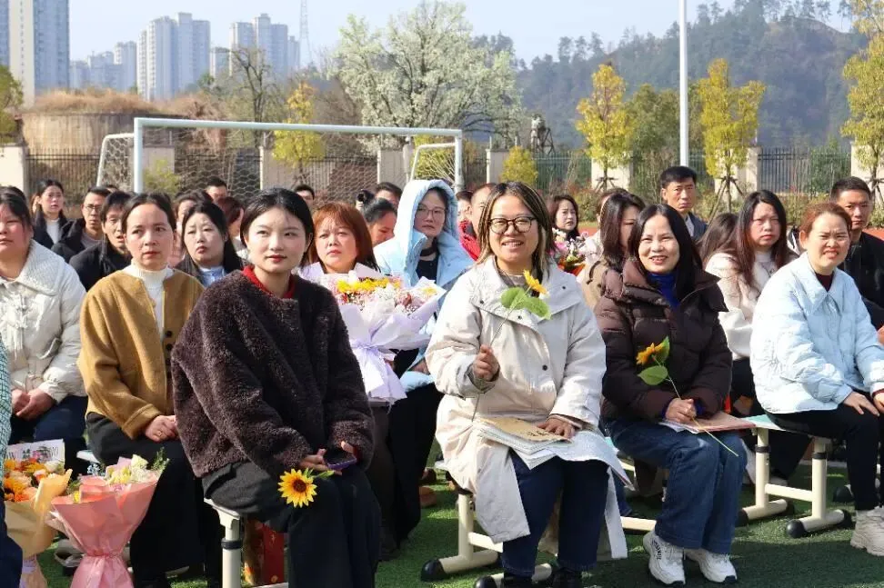 看,春分里的这片红!——国瑞中学中考励志大会圆满举行 第15张