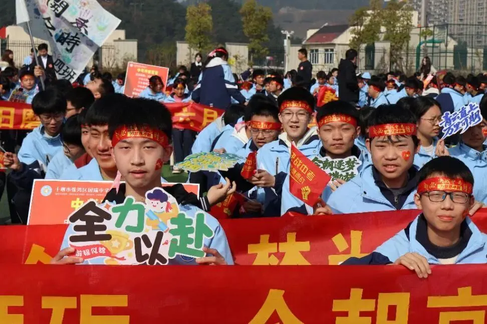 看,春分里的这片红!——国瑞中学中考励志大会圆满举行 第31张