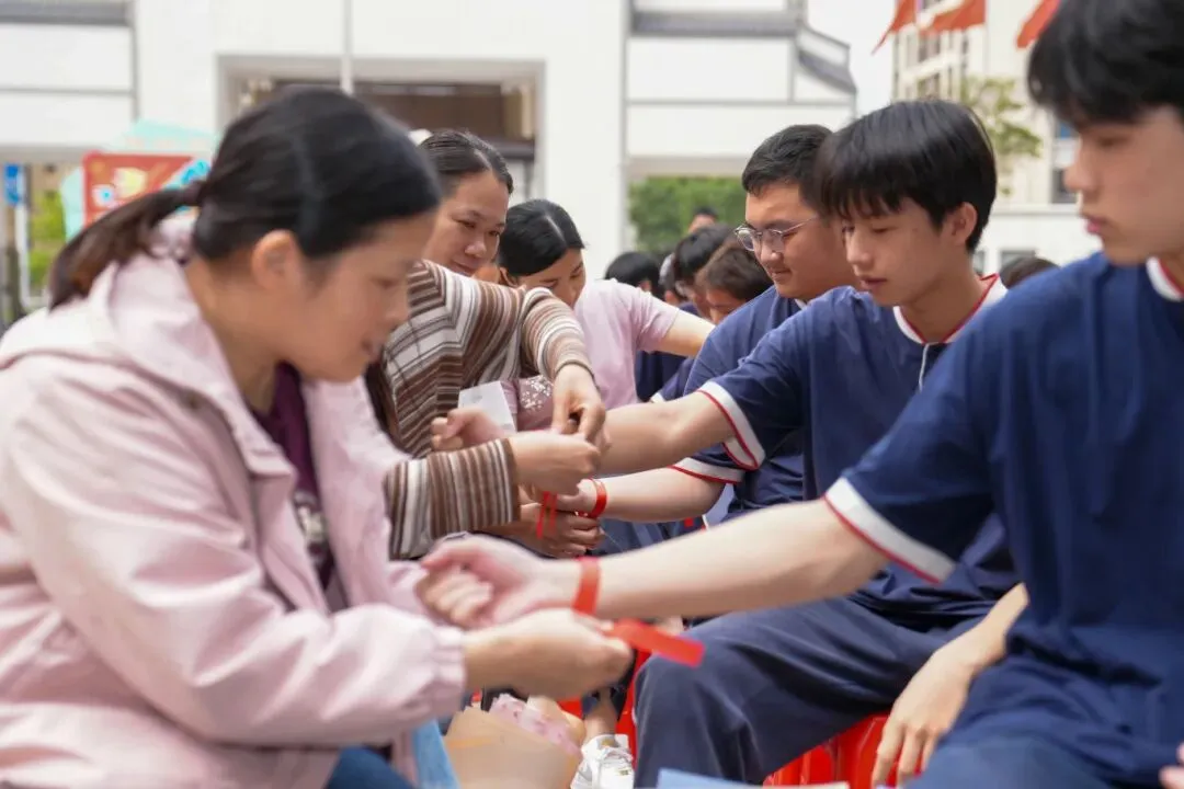 百日冲刺,梦想启航|我校2026届中考百日誓师大会圆满举行,少年亮剑逐梦前行! 第22张 百日冲刺,梦想启航|我校2026届中考百日誓师大会圆满举行,少年亮剑逐梦前行! 第22张