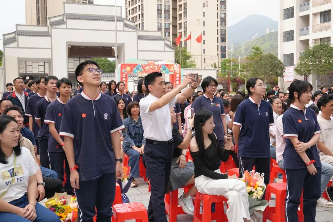 百日冲刺,梦想启航|我校2026届中考百日誓师大会圆满举行,少年亮剑逐梦前行! 第33张 百日冲刺,梦想启航|我校2026届中考百日誓师大会圆满举行,少年亮剑逐梦前行! 第33张