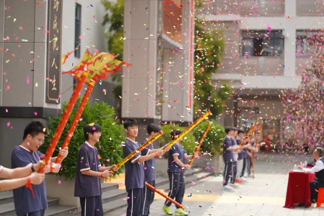 百日冲刺,梦想启航|我校2026届中考百日誓师大会圆满举行,少年亮剑逐梦前行! 第43张 百日冲刺,梦想启航|我校2026届中考百日誓师大会圆满举行,少年亮剑逐梦前行! 第43张