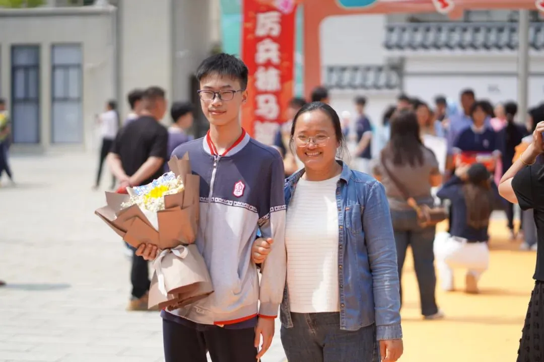 百日冲刺,梦想启航|我校2026届中考百日誓师大会圆满举行,少年亮剑逐梦前行! 第59张 百日冲刺,梦想启航|我校2026届中考百日誓师大会圆满举行,少年亮剑逐梦前行! 第59张