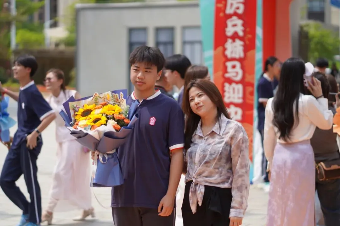 百日冲刺,梦想启航|我校2026届中考百日誓师大会圆满举行,少年亮剑逐梦前行! 第60张 百日冲刺,梦想启航|我校2026届中考百日誓师大会圆满举行,少年亮剑逐梦前行! 第60张