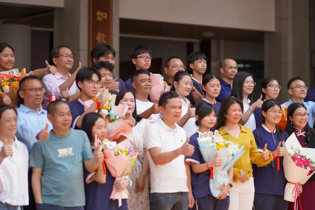 百日冲刺,梦想启航|我校2026届中考百日誓师大会圆满举行,少年亮剑逐梦前行! 第69张 百日冲刺,梦想启航|我校2026届中考百日誓师大会圆满举行,少年亮剑逐梦前行! 第69张