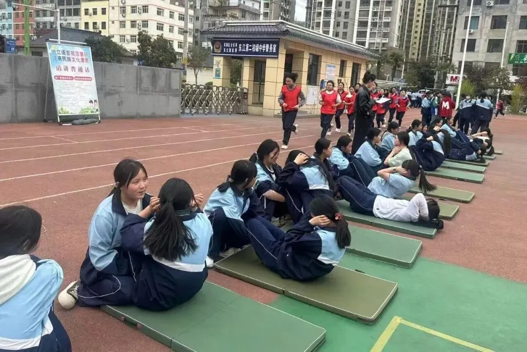对标中考体考标准 锤炼拼搏精神——东江第二初级中学九年级学子全力以赴为梦想“热身” 第5张 对标中考体考标准 锤炼拼搏精神——东江第二初级中学九年级学子全力以赴为梦想“热身” 第5张