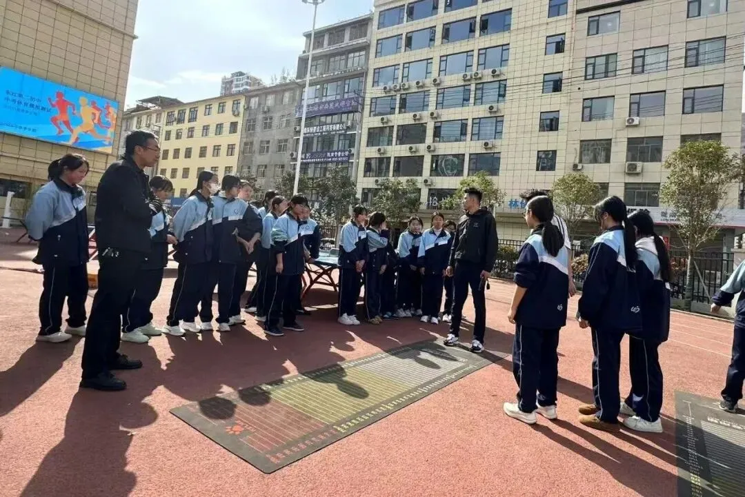 对标中考体考标准 锤炼拼搏精神——东江第二初级中学九年级学子全力以赴为梦想“热身” 第9张 对标中考体考标准 锤炼拼搏精神——东江第二初级中学九年级学子全力以赴为梦想“热身” 第9张