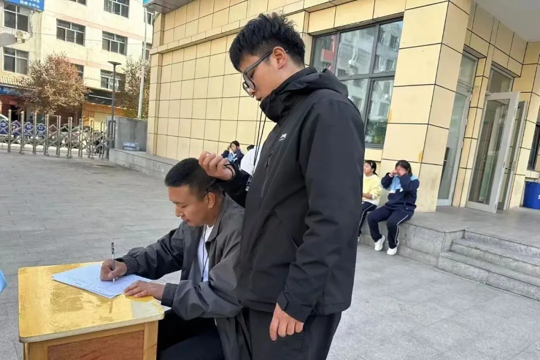 对标中考体考标准 锤炼拼搏精神——东江第二初级中学九年级学子全力以赴为梦想“热身” 第10张 对标中考体考标准 锤炼拼搏精神——东江第二初级中学九年级学子全力以赴为梦想“热身” 第10张