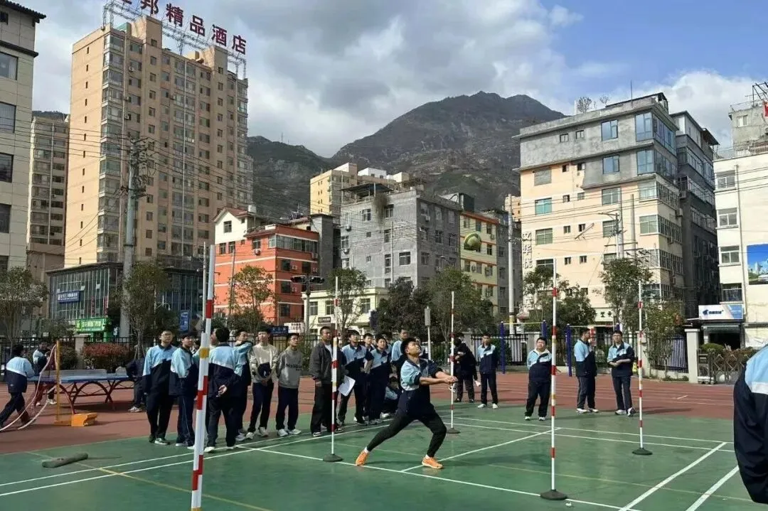 对标中考体考标准 锤炼拼搏精神——东江第二初级中学九年级学子全力以赴为梦想“热身” 第11张 对标中考体考标准 锤炼拼搏精神——东江第二初级中学九年级学子全力以赴为梦想“热身” 第11张
