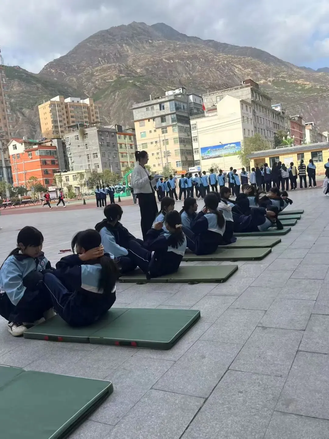 对标中考体考标准 锤炼拼搏精神——东江第二初级中学九年级学子全力以赴为梦想“热身” 第12张 对标中考体考标准 锤炼拼搏精神——东江第二初级中学九年级学子全力以赴为梦想“热身” 第12张