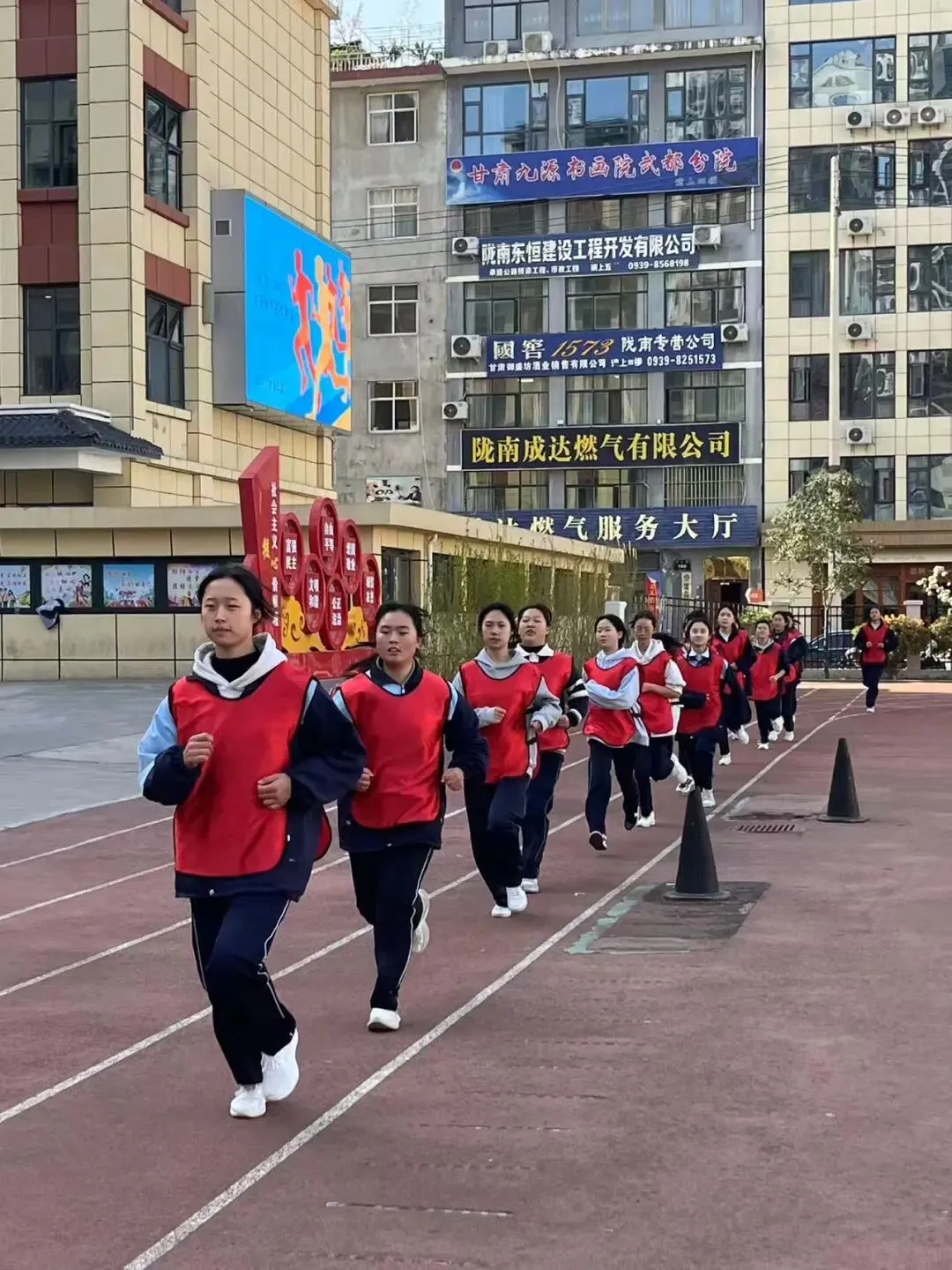 对标中考体考标准 锤炼拼搏精神——东江第二初级中学九年级学子全力以赴为梦想“热身” 第13张 对标中考体考标准 锤炼拼搏精神——东江第二初级中学九年级学子全力以赴为梦想“热身” 第13张