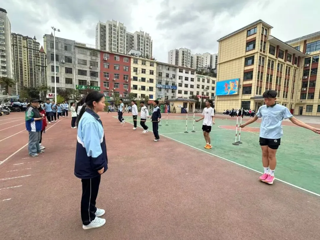 对标中考体考标准 锤炼拼搏精神——东江第二初级中学九年级学子全力以赴为梦想“热身” 第14张 对标中考体考标准 锤炼拼搏精神——东江第二初级中学九年级学子全力以赴为梦想“热身” 第14张