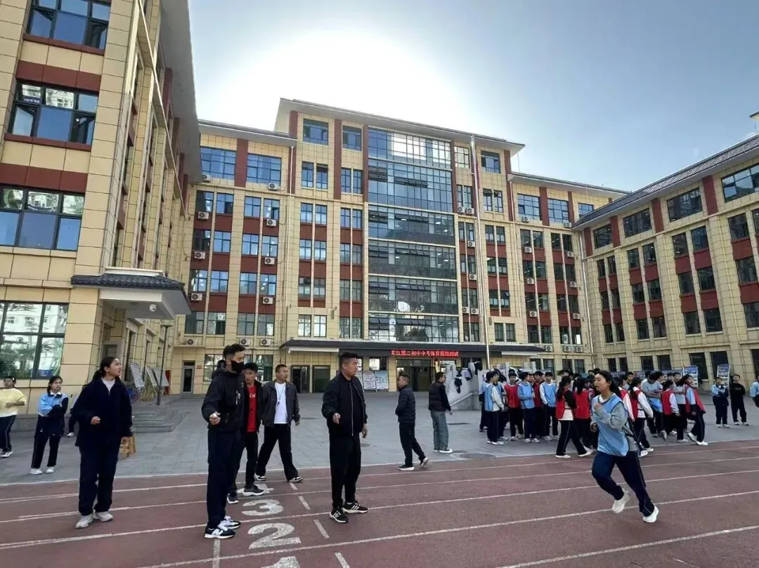 对标中考体考标准 锤炼拼搏精神——东江第二初级中学九年级学子全力以赴为梦想“热身” 第15张 对标中考体考标准 锤炼拼搏精神——东江第二初级中学九年级学子全力以赴为梦想“热身” 第15张