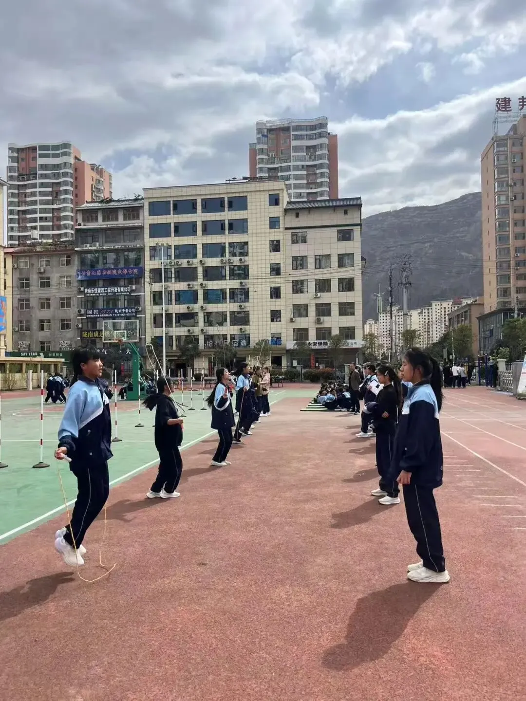 对标中考体考标准 锤炼拼搏精神——东江第二初级中学九年级学子全力以赴为梦想“热身” 第17张 对标中考体考标准 锤炼拼搏精神——东江第二初级中学九年级学子全力以赴为梦想“热身” 第17张