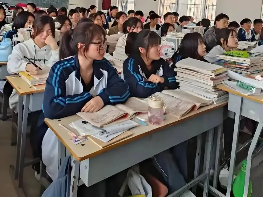 中考迎来好消息!2026升学新政落地,孩子不用挤独木桥 第1张 中考迎来好消息!2026升学新政落地,孩子不用挤独木桥 第1张