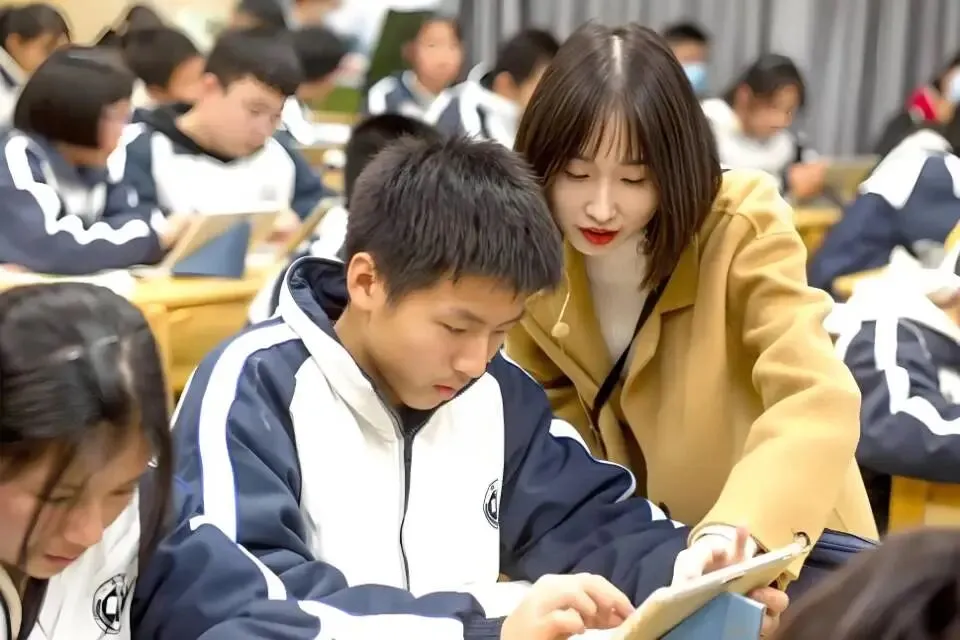 中考迎来好消息!2026升学新政落地,孩子不用挤独木桥 第2张 中考迎来好消息!2026升学新政落地,孩子不用挤独木桥 第2张