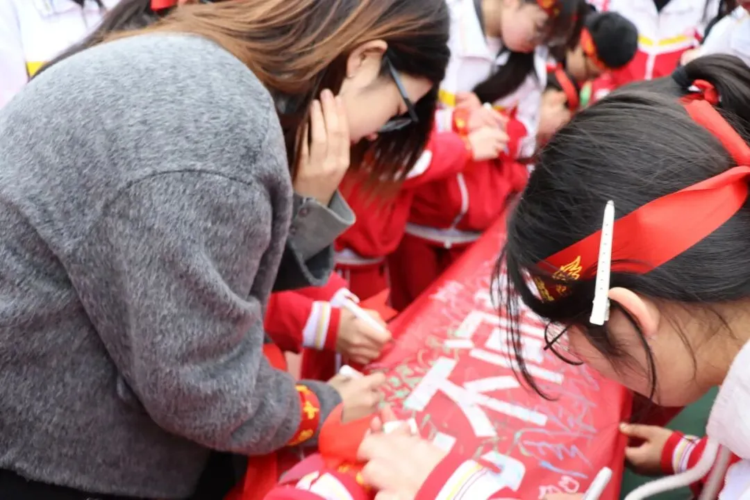 鏖战百日砺锋芒,决胜中考铸辉煌——贵阳市白云区第十一中学2026届百日冲刺誓师大会 第65张 鏖战百日砺锋芒,决胜中考铸辉煌——贵阳市白云区第十一中学2026届百日冲刺誓师大会 第65张