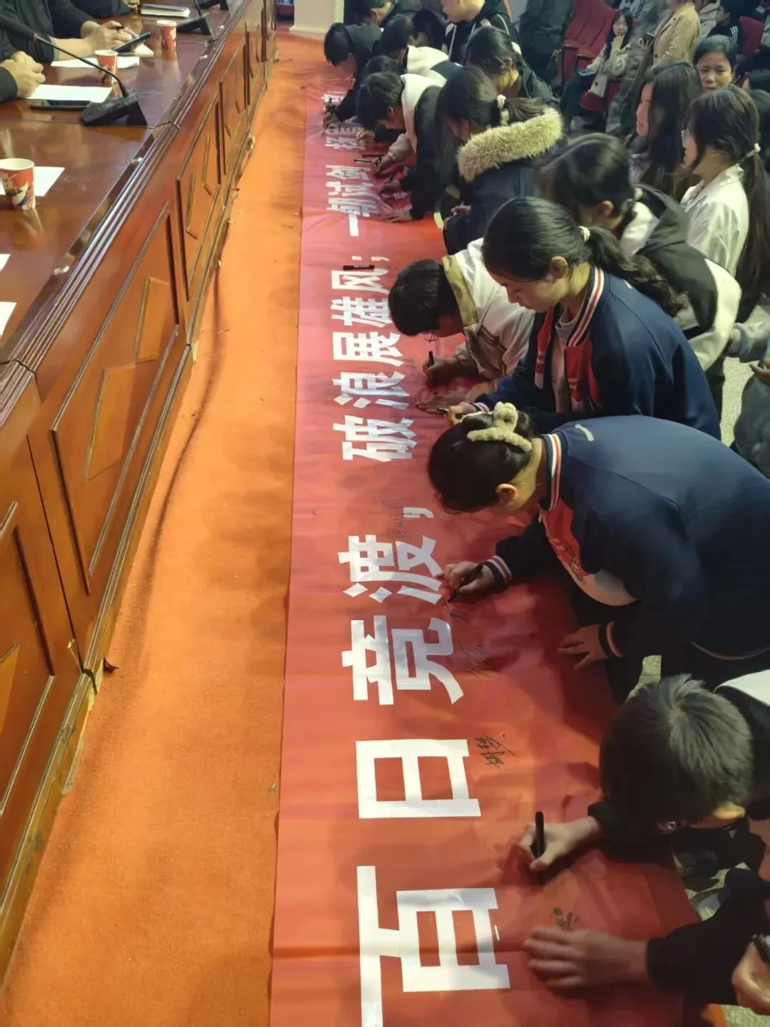 为梦想而战,决战中考!——西山中心学校举行2026年中考百日冲刺誓师大会 第16张 为梦想而战,决战中考!——西山中心学校举行2026年中考百日冲刺誓师大会 第16张