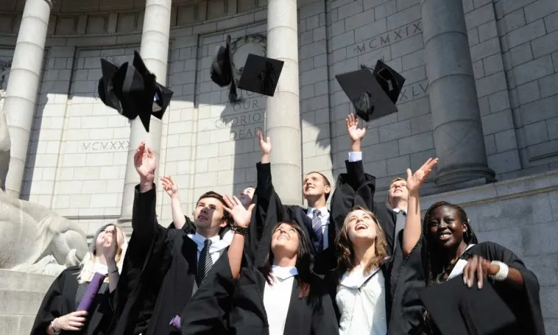 心累!英国高校又双叒闹罢工,老师拒批试卷,毕业又双叒延期 第3张