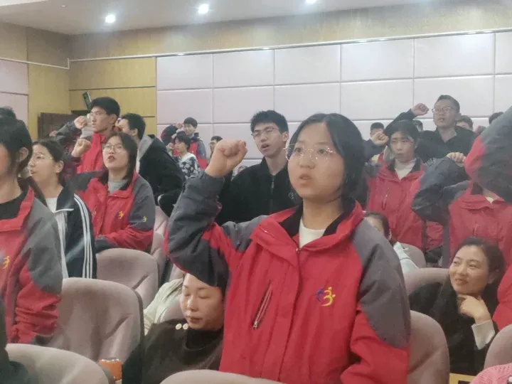 潜心砺剑战中考,同心逐梦创辉煌!——花桥初中九年级中考誓师大会燃情启幕 第56张