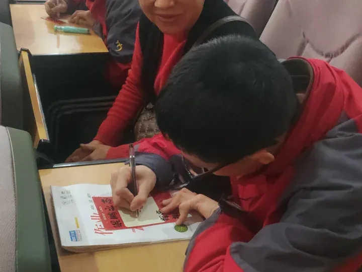 潜心砺剑战中考,同心逐梦创辉煌!——花桥初中九年级中考誓师大会燃情启幕 第74张