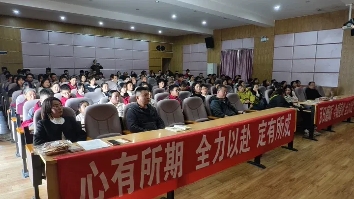 潜心砺剑战中考,同心逐梦创辉煌!——花桥初中九年级中考誓师大会燃情启幕 第82张