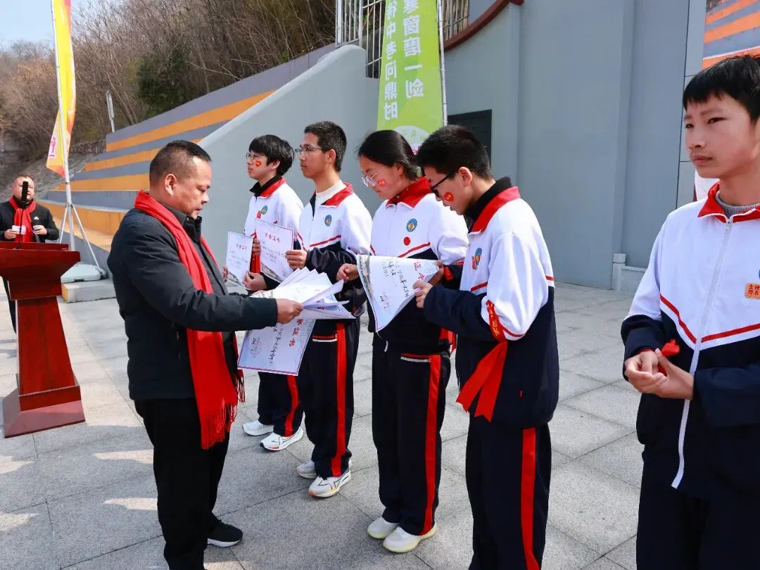 【盱眙县实验中学·中考誓师】旌旗漫卷凌云志,热血誓师赴中考 第30张