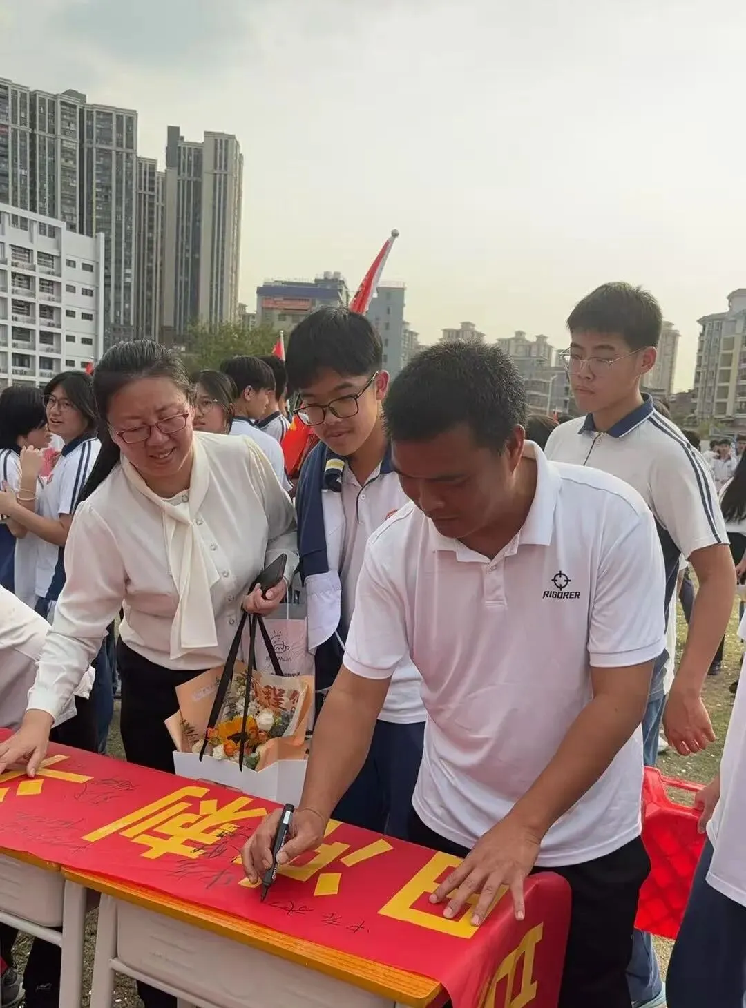 云浮中学2026届初三级中考百日誓师大会顺利举行 第29张 云浮中学2026届初三级中考百日誓师大会顺利举行 第29张