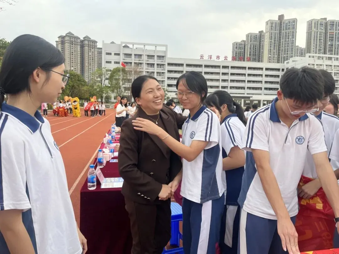 云浮中学2026届初三级中考百日誓师大会顺利举行 第43张 云浮中学2026届初三级中考百日誓师大会顺利举行 第43张