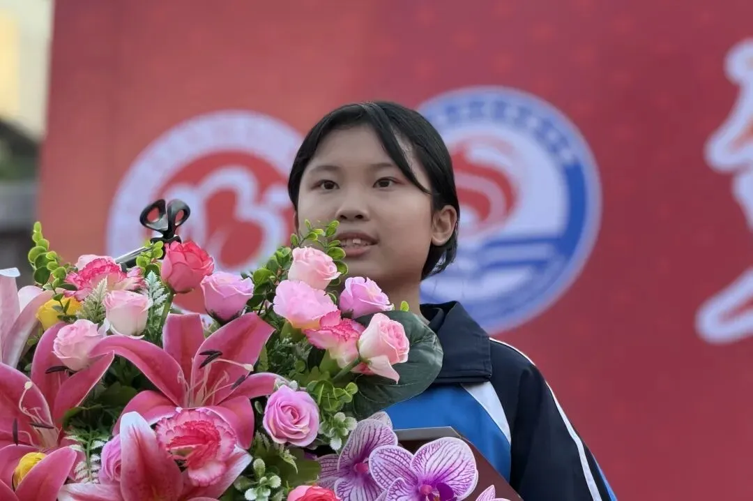 电白区实验中学隆重召开2026年中考提质增效动员大会 第54张