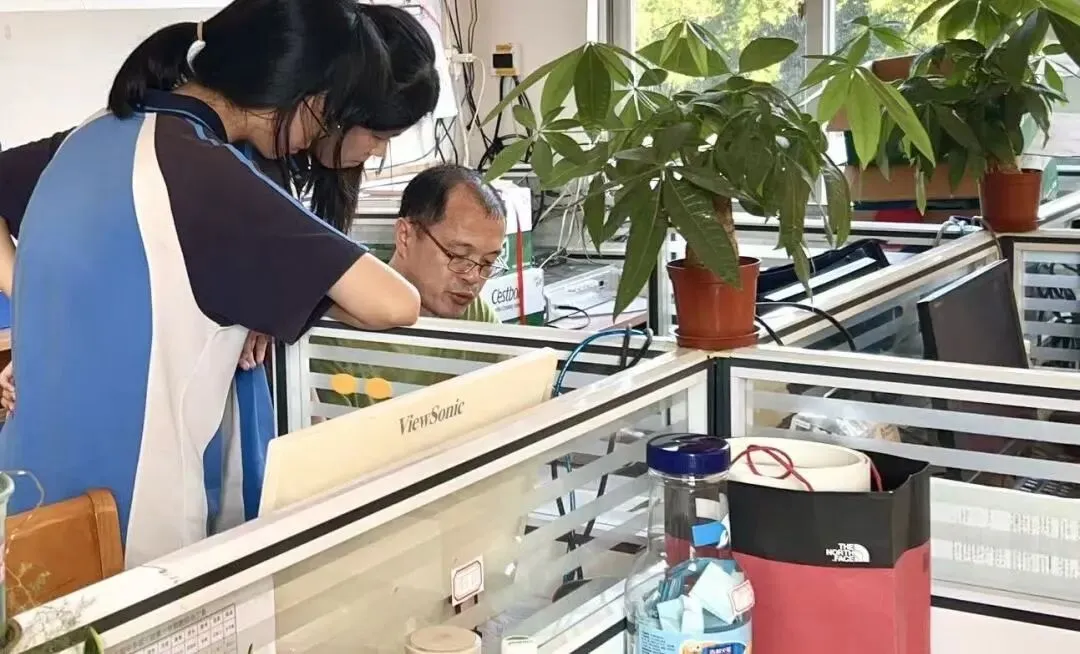 电白区实验中学隆重召开2026年中考提质增效动员大会 第84张