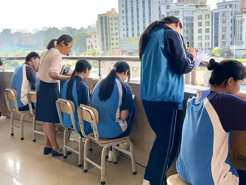 电白区实验中学隆重召开2026年中考提质增效动员大会 第86张