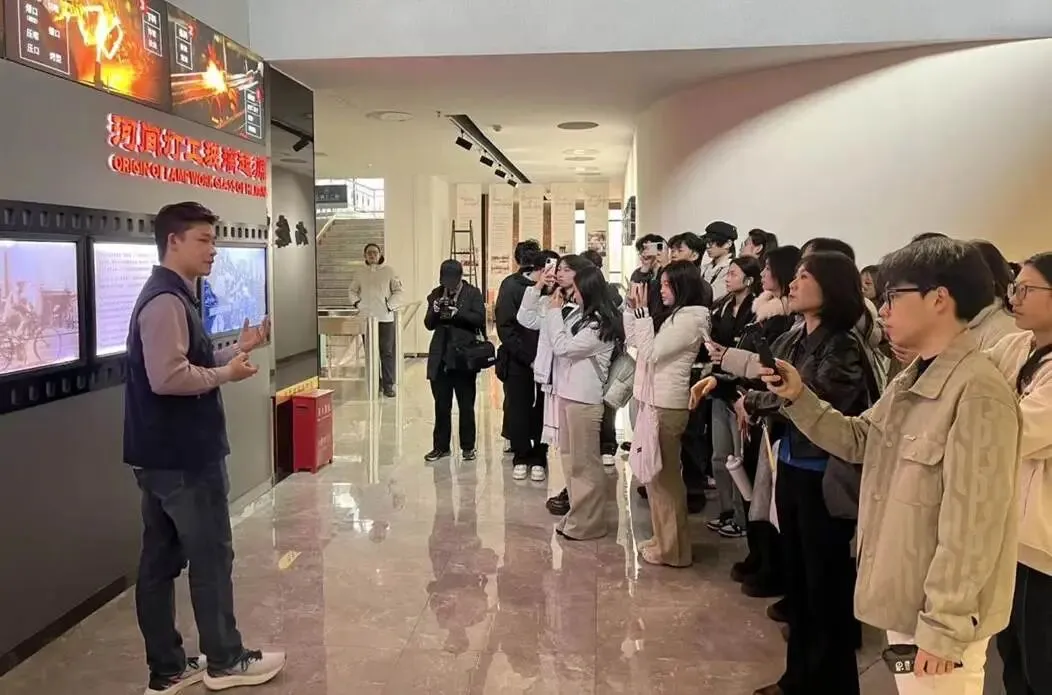 “移动课堂·真题真做·产业赋能”|齐越传媒学院师生赴河间开展课程实践 第5张 “移动课堂·真题真做·产业赋能”|齐越传媒学院师生赴河间开展课程实践 第5张