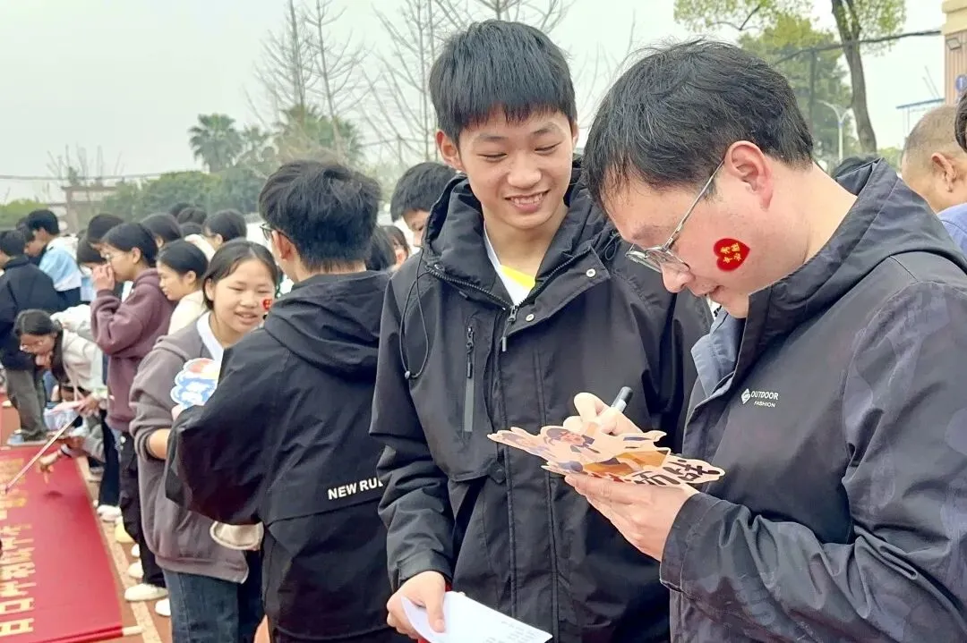 奋战百日,中考必胜 | 两江初中2026届初三百日誓师大会 第47张 奋战百日,中考必胜 | 两江初中2026届初三百日誓师大会 第47张