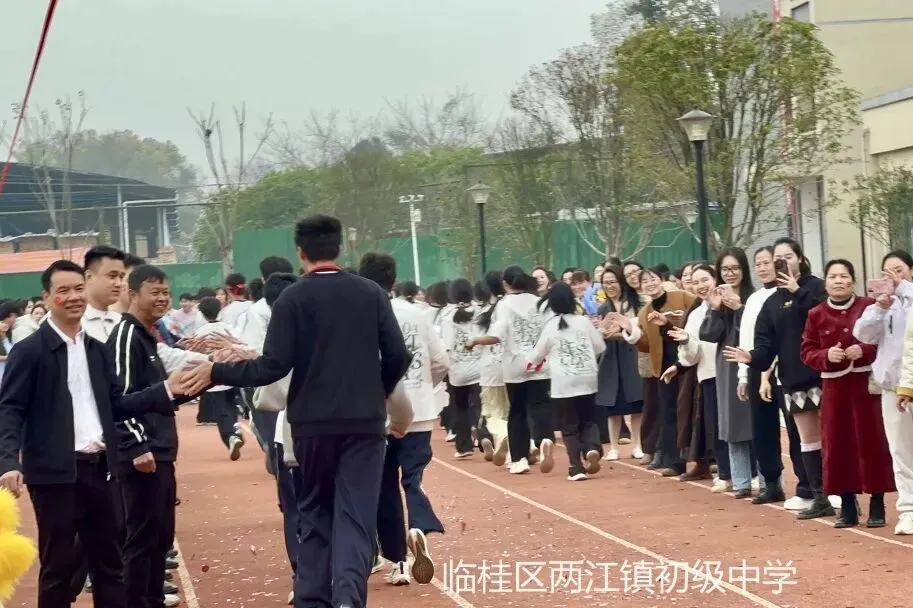 奋战百日,中考必胜 | 两江初中2026届初三百日誓师大会 第54张 奋战百日,中考必胜 | 两江初中2026届初三百日誓师大会 第54张