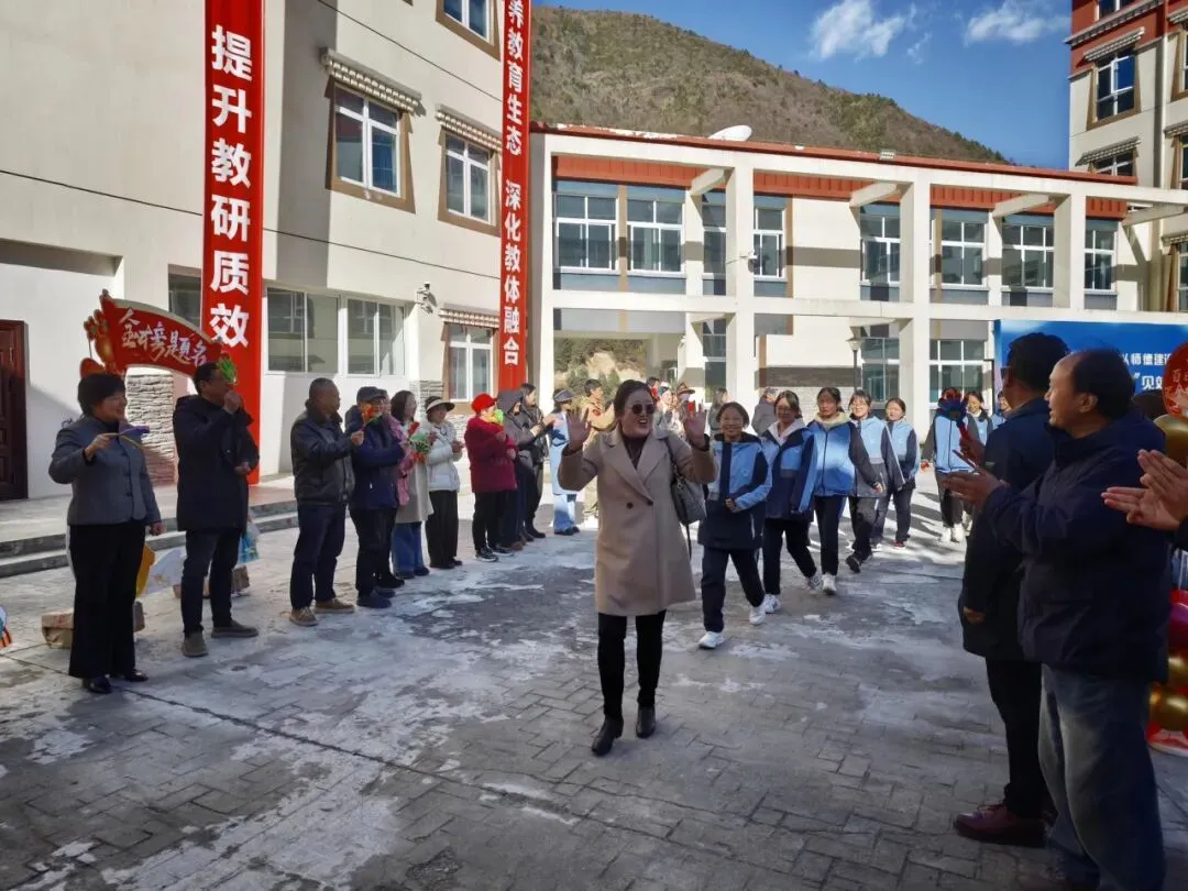 康定市第二中学2026届九年级中考冲刺誓师大会圆满举行 第3张