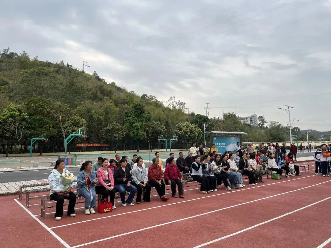 奋战百日 决胜中考 逐梦青春 献礼校庆——凤岗镇初级中学举行2026届百日誓师大会 第3张