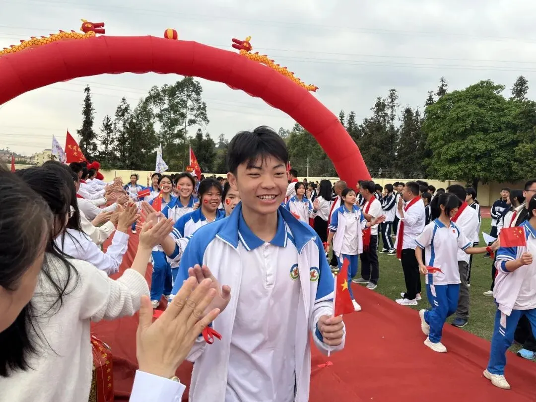 奋战百日 决胜中考 逐梦青春 献礼校庆——凤岗镇初级中学举行2026届百日誓师大会 第6张