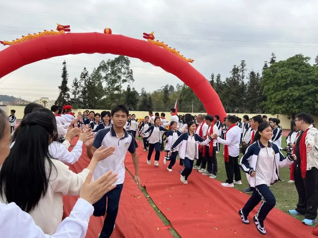 奋战百日 决胜中考 逐梦青春 献礼校庆——凤岗镇初级中学举行2026届百日誓师大会 第8张