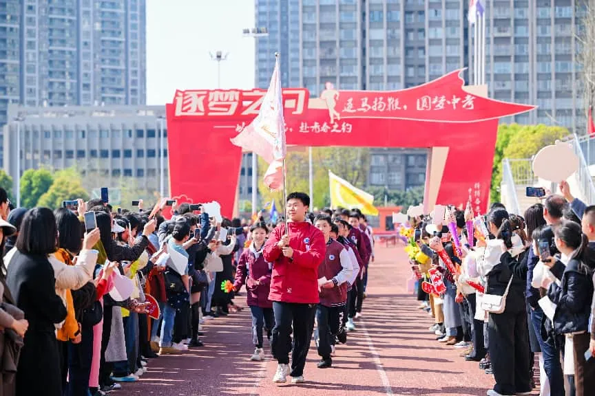 逐马扬鞭凌云志,青春逐梦赴中考 第68张