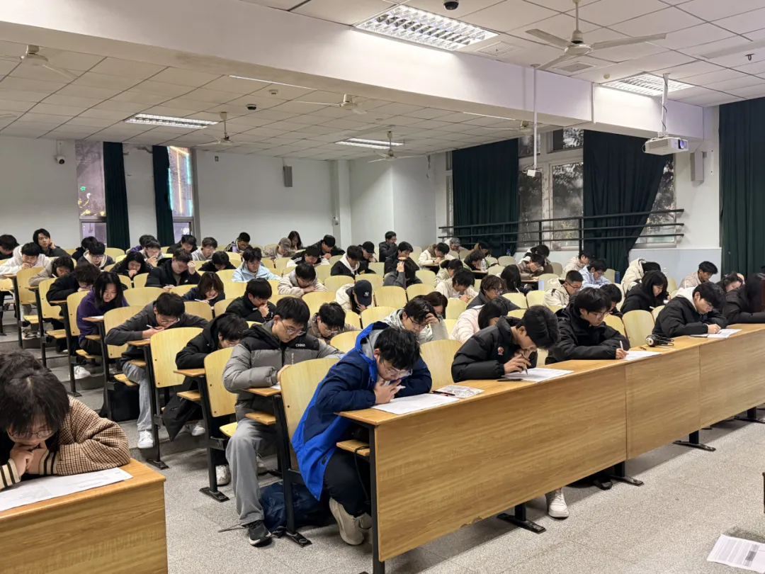 模拟实战练本领 精准备考筑根基——学院25届本科生英语四级圆满结束 第11张