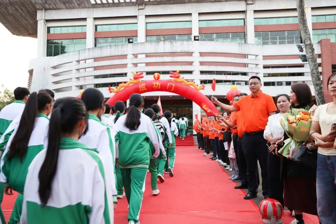 嘉积中学2026届中考百日誓师暨家长会圆满举行 第13张