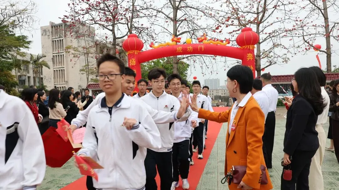 龙山中学,2026届九年级中考百日誓师活动! 第24张 龙山中学,2026届九年级中考百日誓师活动! 第24张