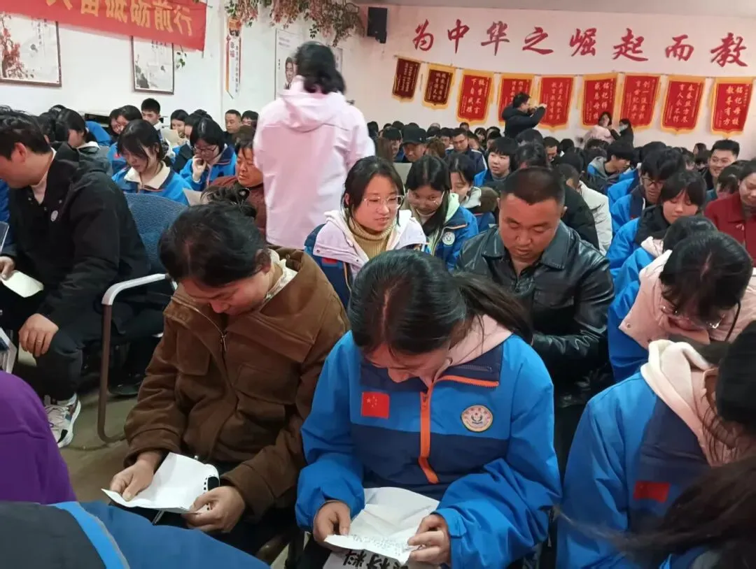 百日誓师|骐骥驰骋潮前跃,百日砺剑胜中考——平桥新星学校2026届九年级百日誓师活动圆满举行 第39张 百日誓师|骐骥驰骋潮前跃,百日砺剑胜中考——平桥新星学校2026届九年级百日誓师活动圆满举行 第39张