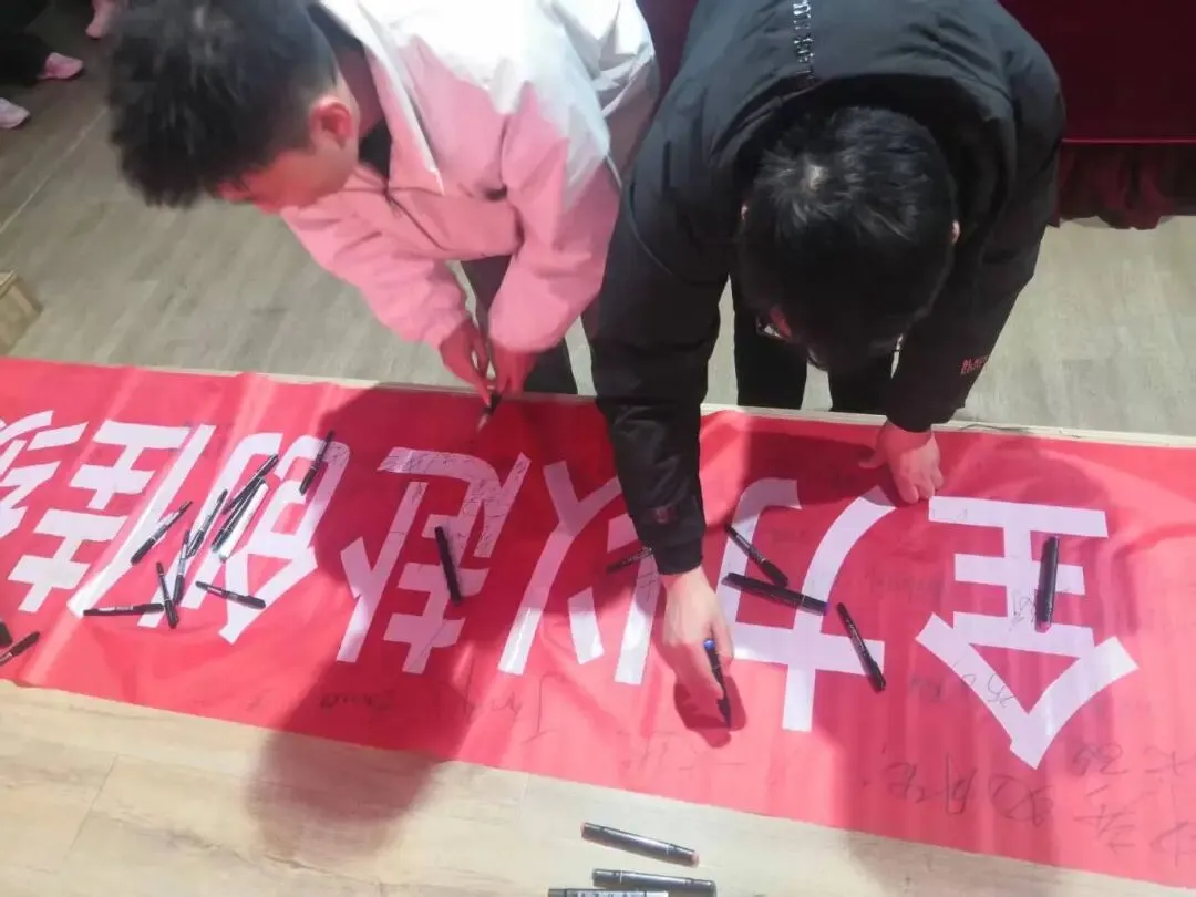 百日誓师|骐骥驰骋潮前跃,百日砺剑胜中考——平桥新星学校2026届九年级百日誓师活动圆满举行 第50张 百日誓师|骐骥驰骋潮前跃,百日砺剑胜中考——平桥新星学校2026届九年级百日誓师活动圆满举行 第50张