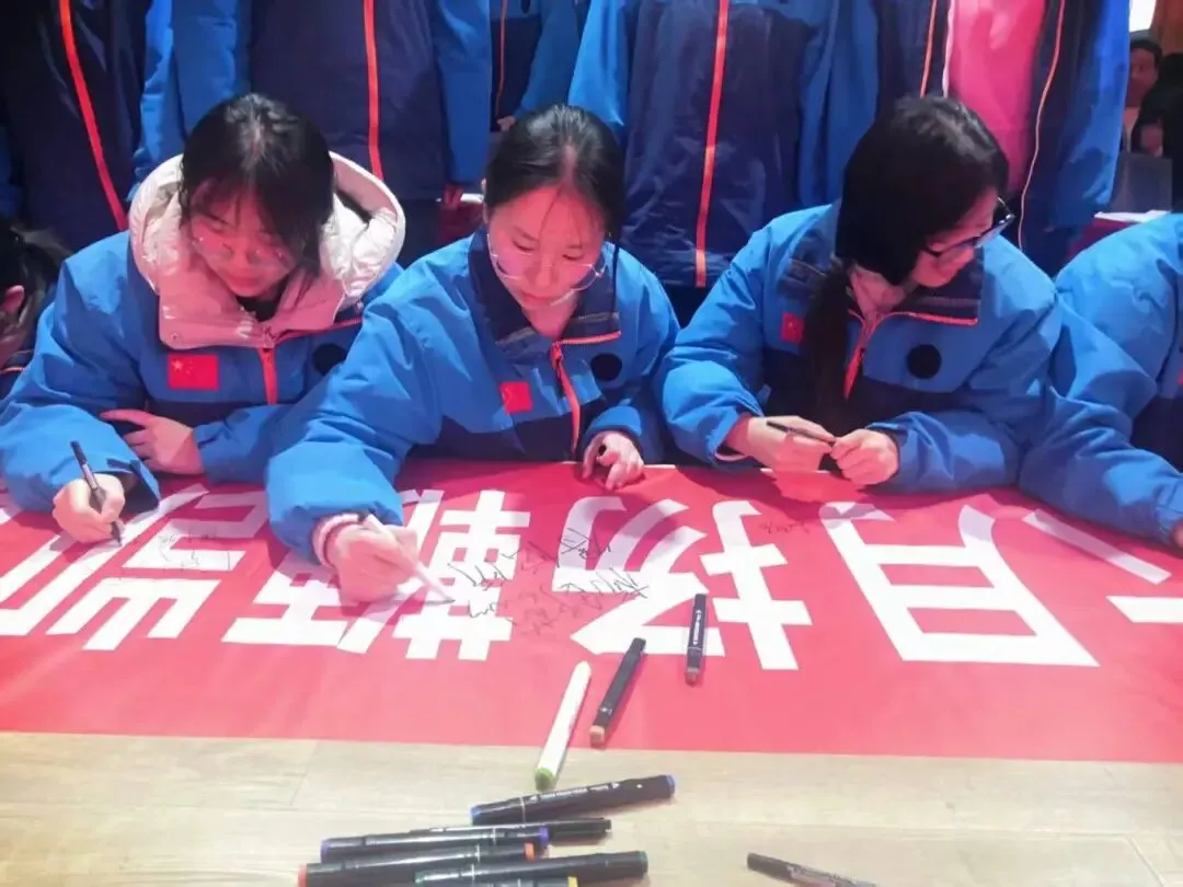 百日誓师|骐骥驰骋潮前跃,百日砺剑胜中考——平桥新星学校2026届九年级百日誓师活动圆满举行 第52张 百日誓师|骐骥驰骋潮前跃,百日砺剑胜中考——平桥新星学校2026届九年级百日誓师活动圆满举行 第52张